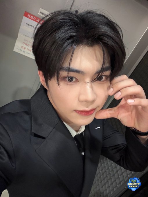 Behind-the-scenes cut of Park Gunwook (ZEROBASEONE)