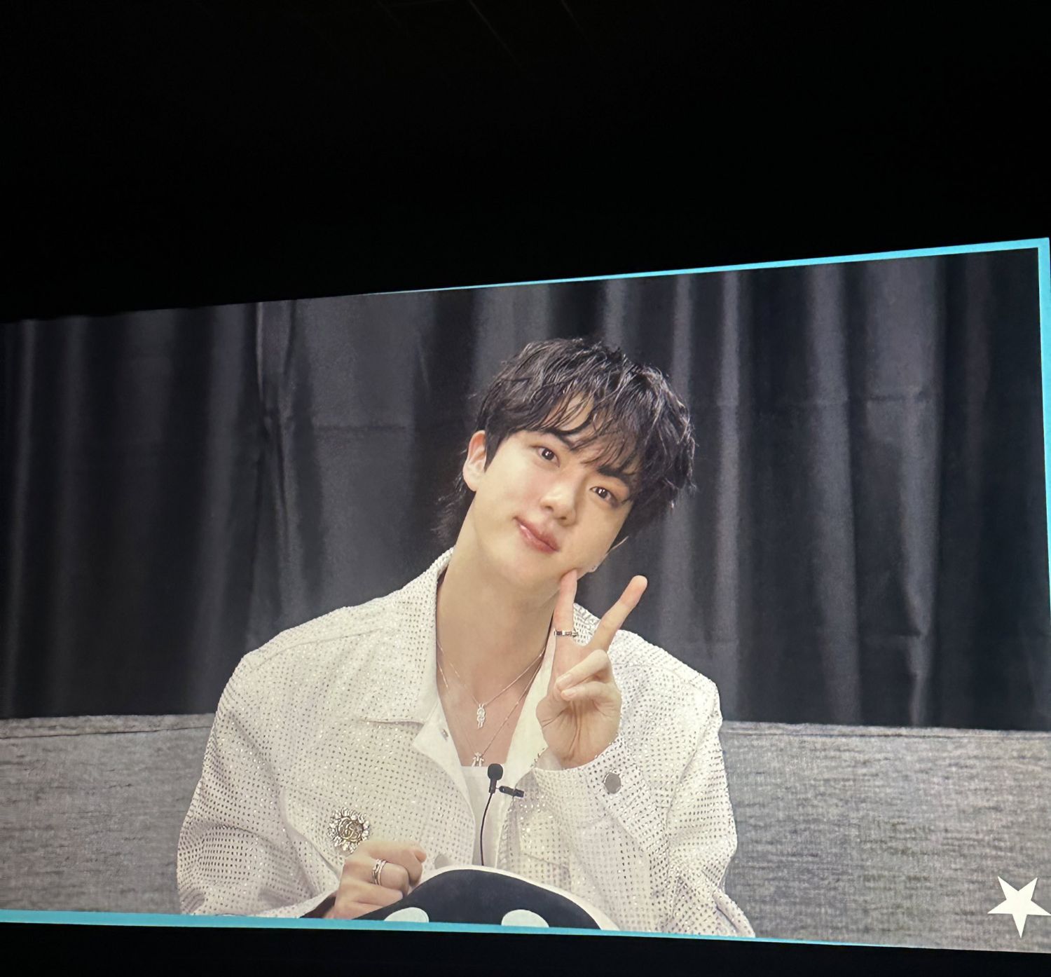 진 (방탄소년단) 최근 활동샷