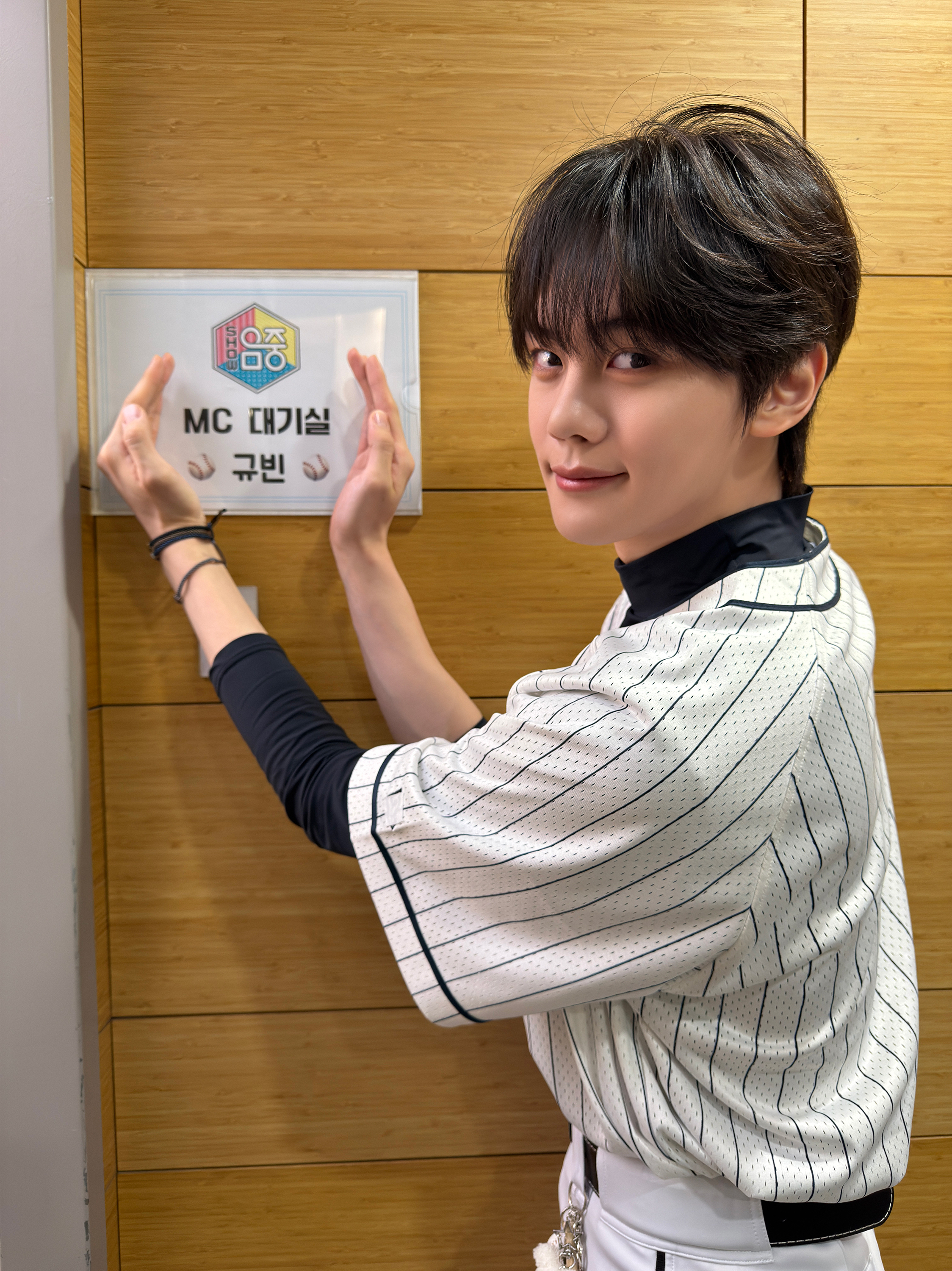 A moment captured by Kim Gyuvin's fan