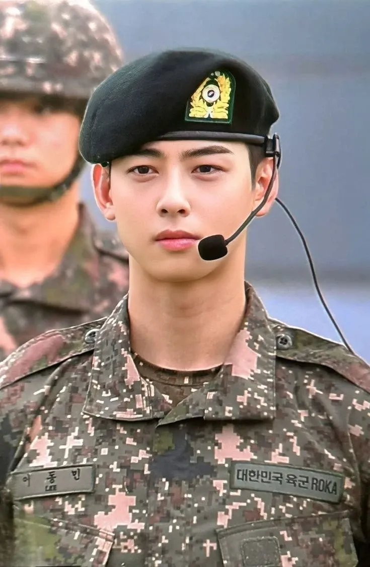 A moment captured by Eunwoo (ASTRO)'s fan