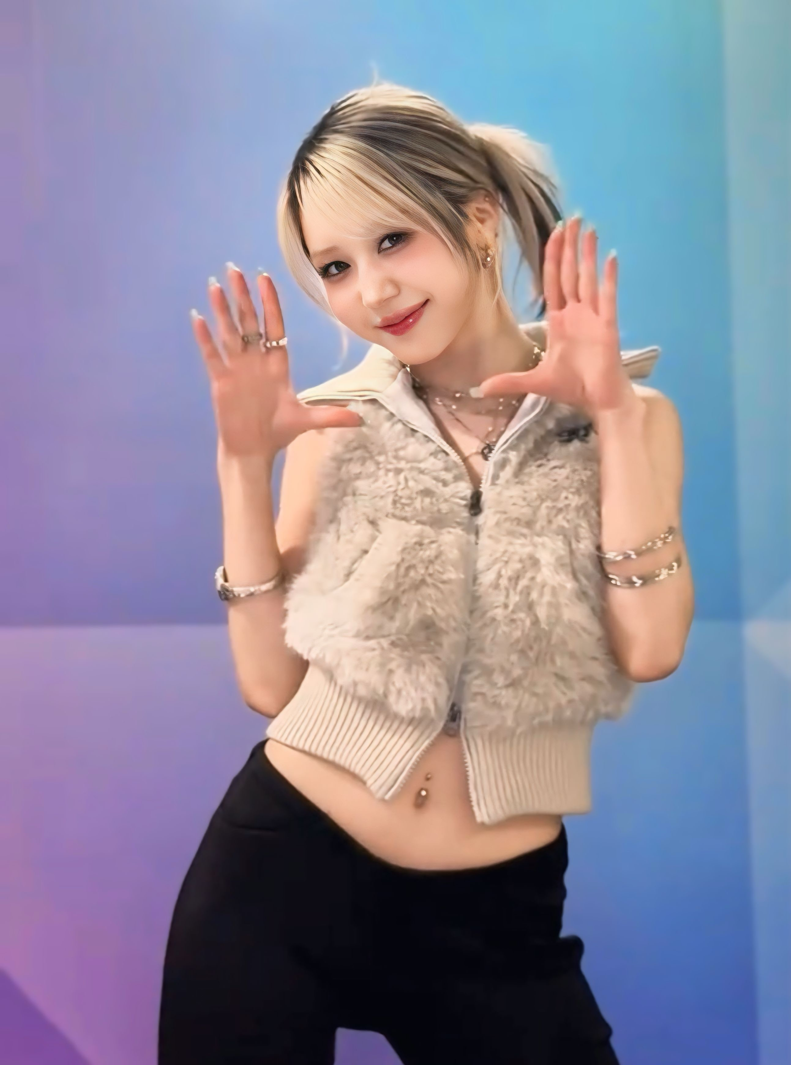 Behind-the-scenes cut of Hikaru (Kep1er)