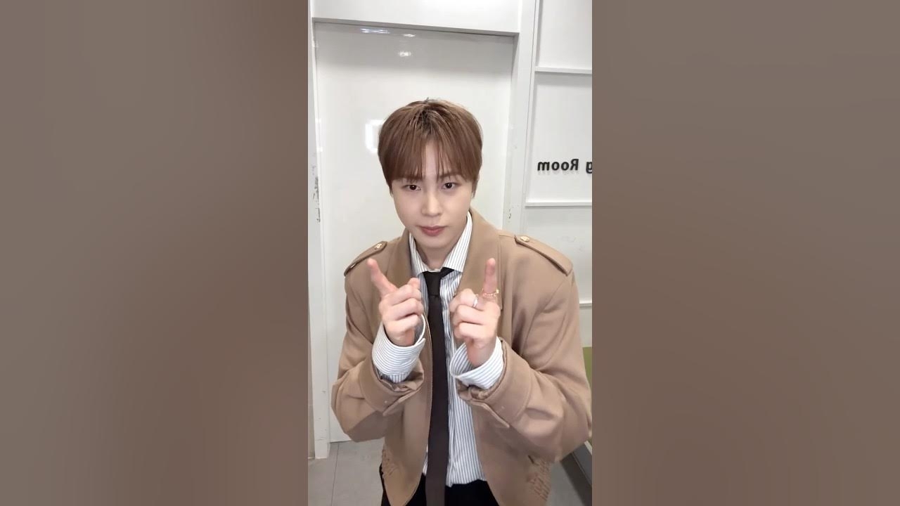 A moment captured by Ha Sungwoon's fan