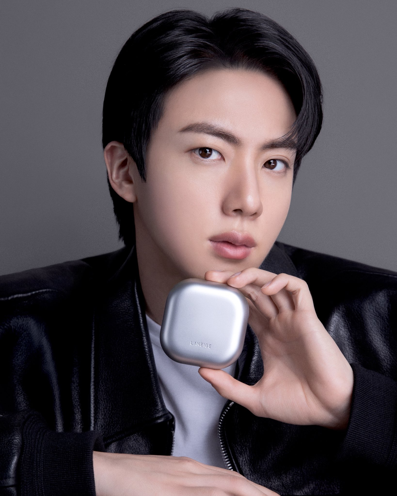 Foto aktivitas terbaru Jin (BTS)