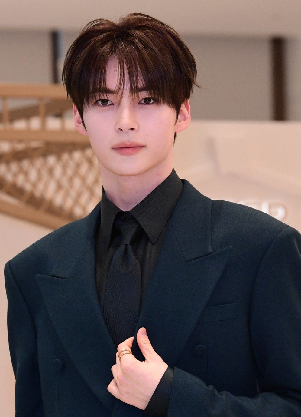 Latest photo of Sung Hanbin (ZEROBASEONE)