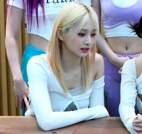 쯔위 (TWICE) 최근 활동샷