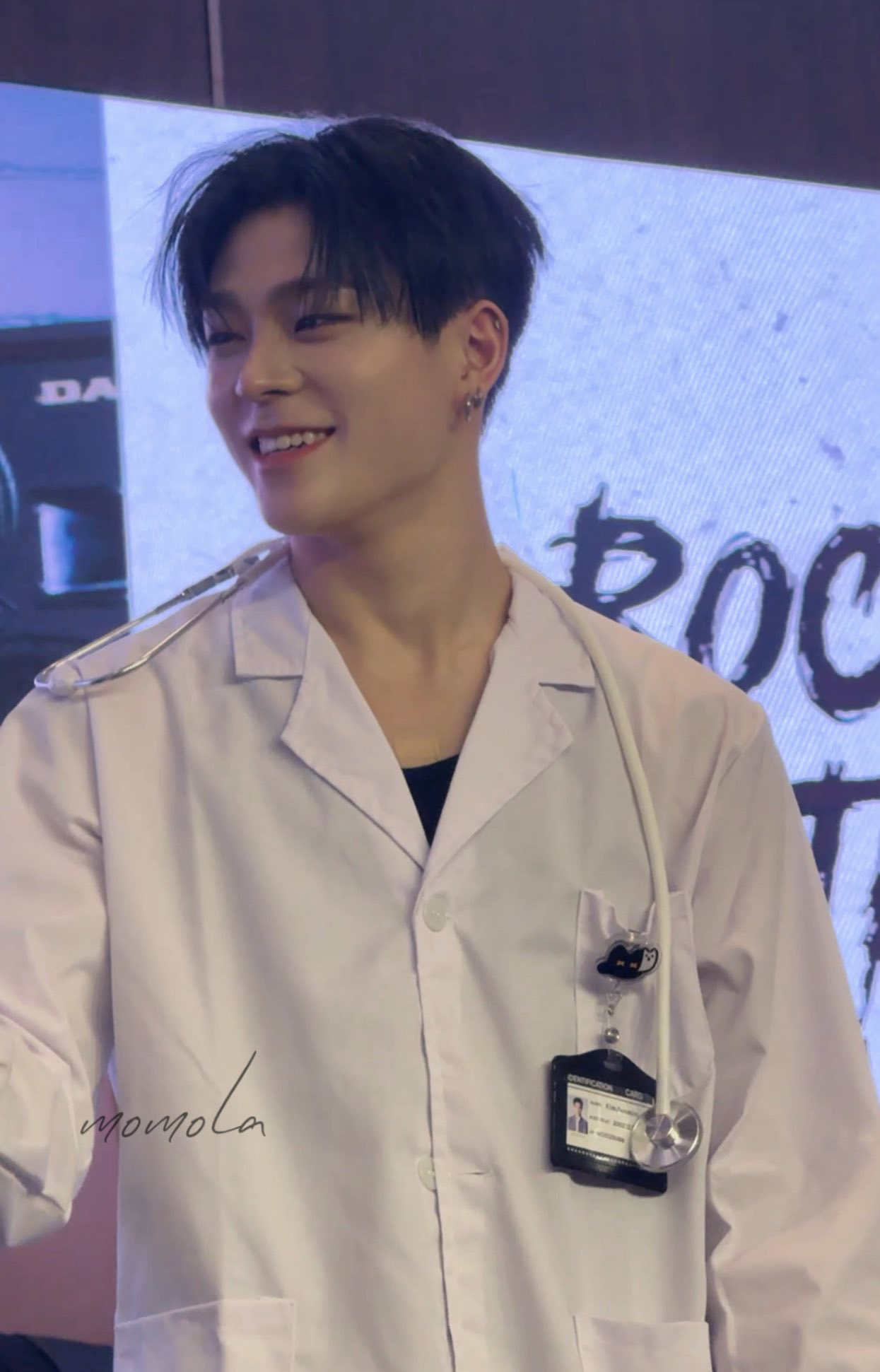 Behind-the-scenes cut of Kim Junmin (WHIB)