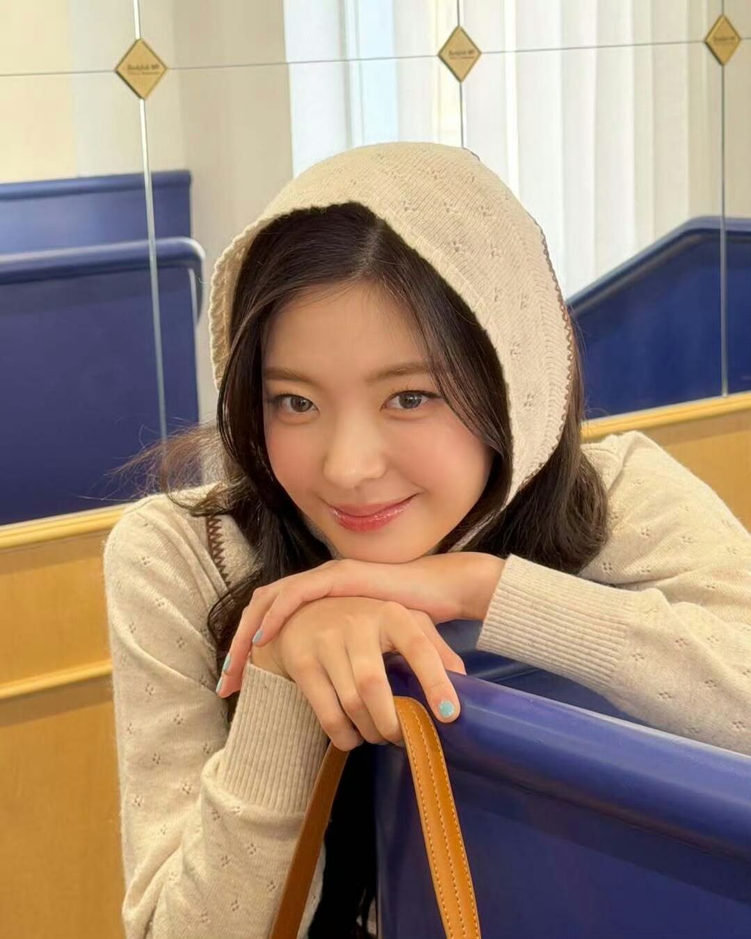 Behind-the-scenes cut of Lia (ITZY)