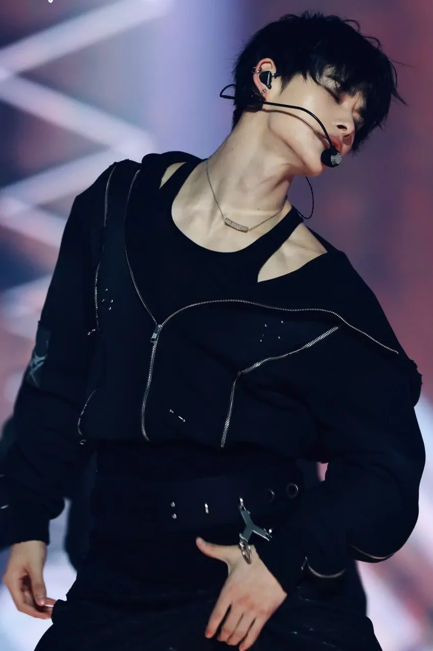 Foto aktivitas terbaru NI-KI (ENHYPEN)