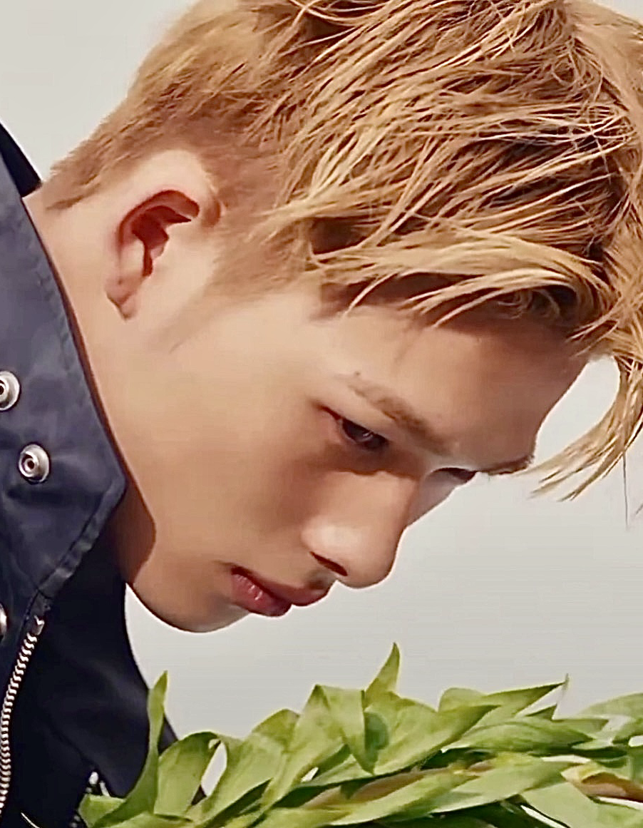 Behind-the-scenes cut of NI-KI (ENHYPEN)