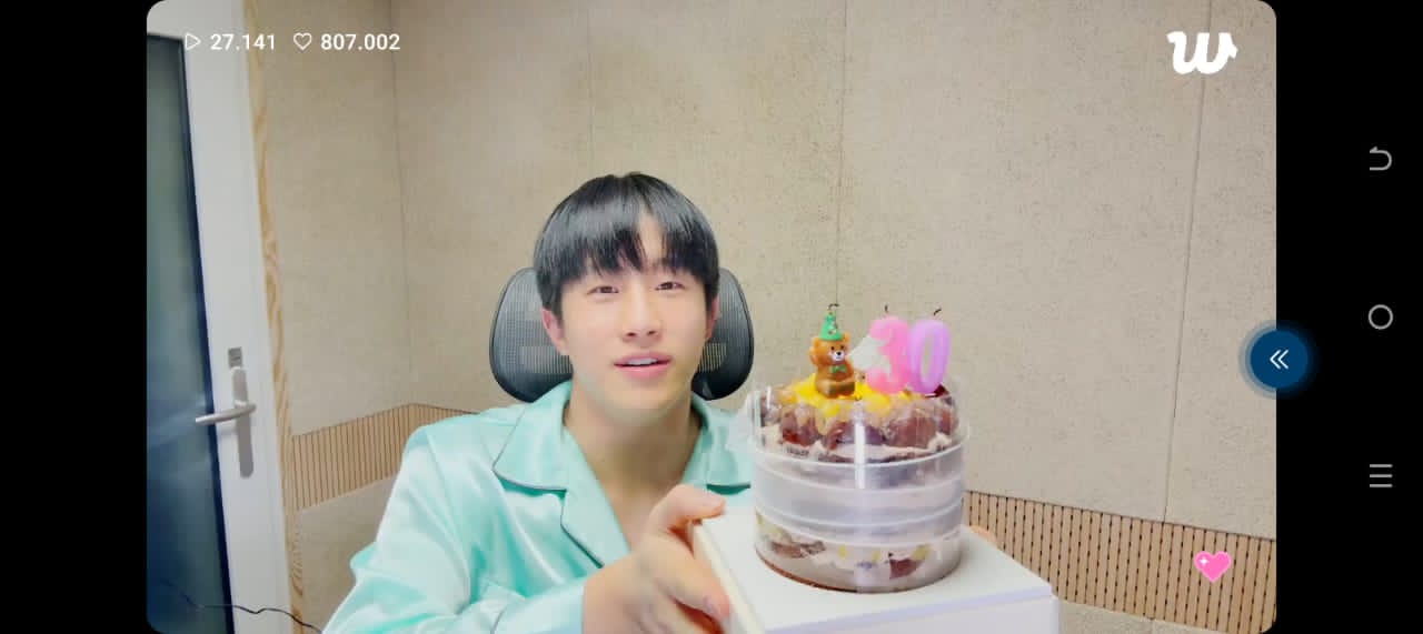 Latest photo of Jinjin (ASTRO)