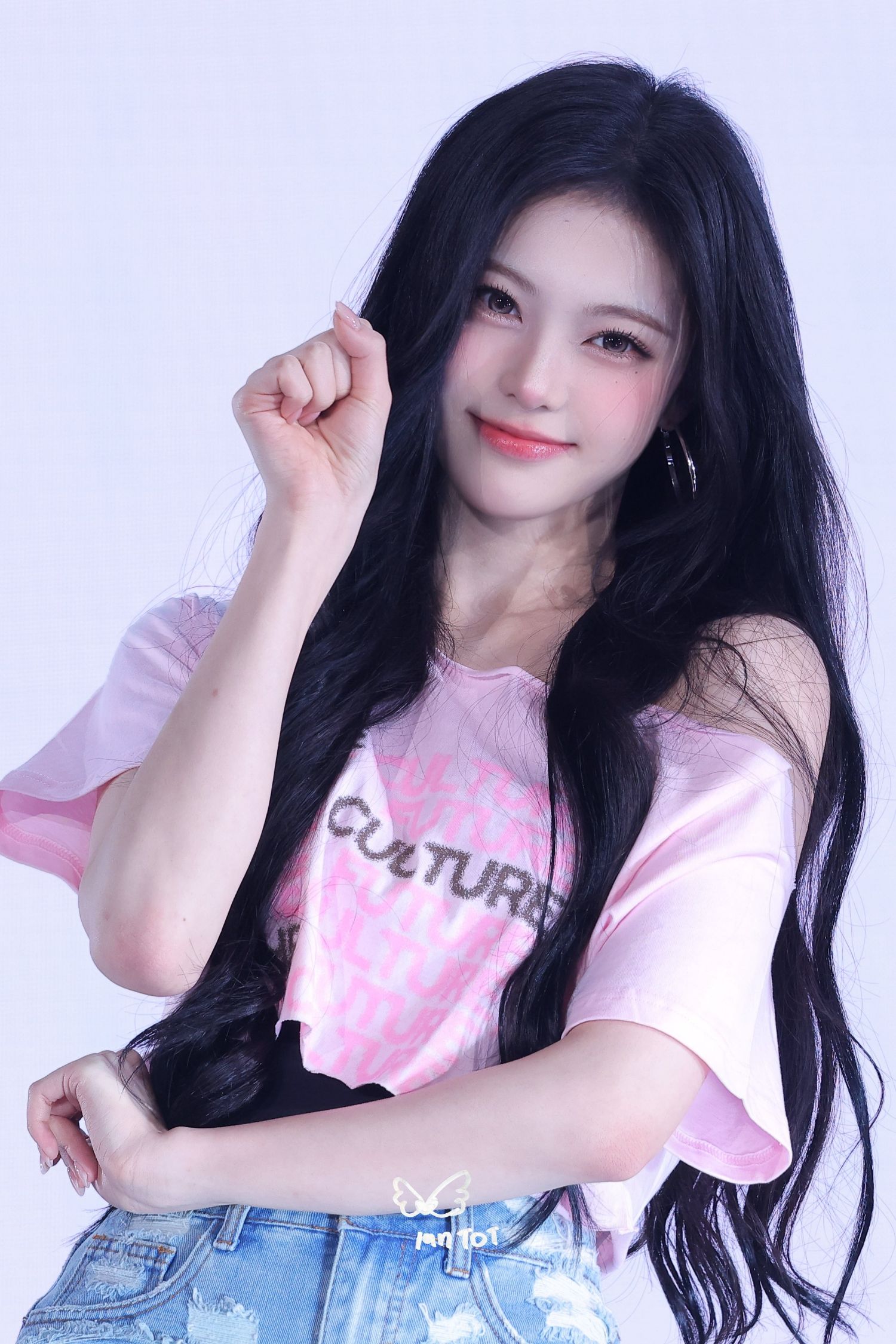 A moment captured by Ian (Hearts2Hearts)'s fan