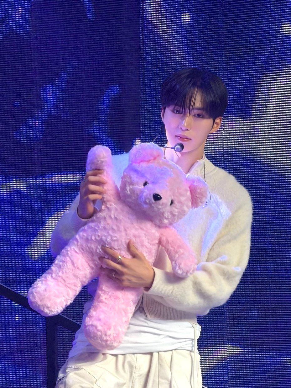 A moment captured by Kim Junseo (ALPHA DRIVE ONE)'s fan