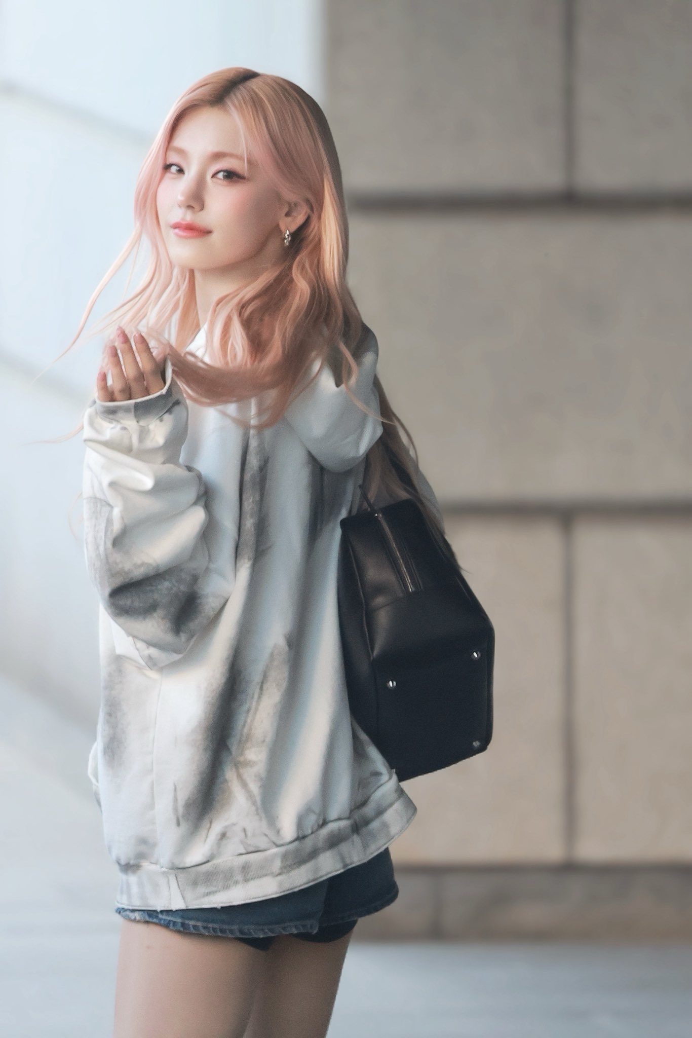 Recent activity shot of Yeji (ITZY)