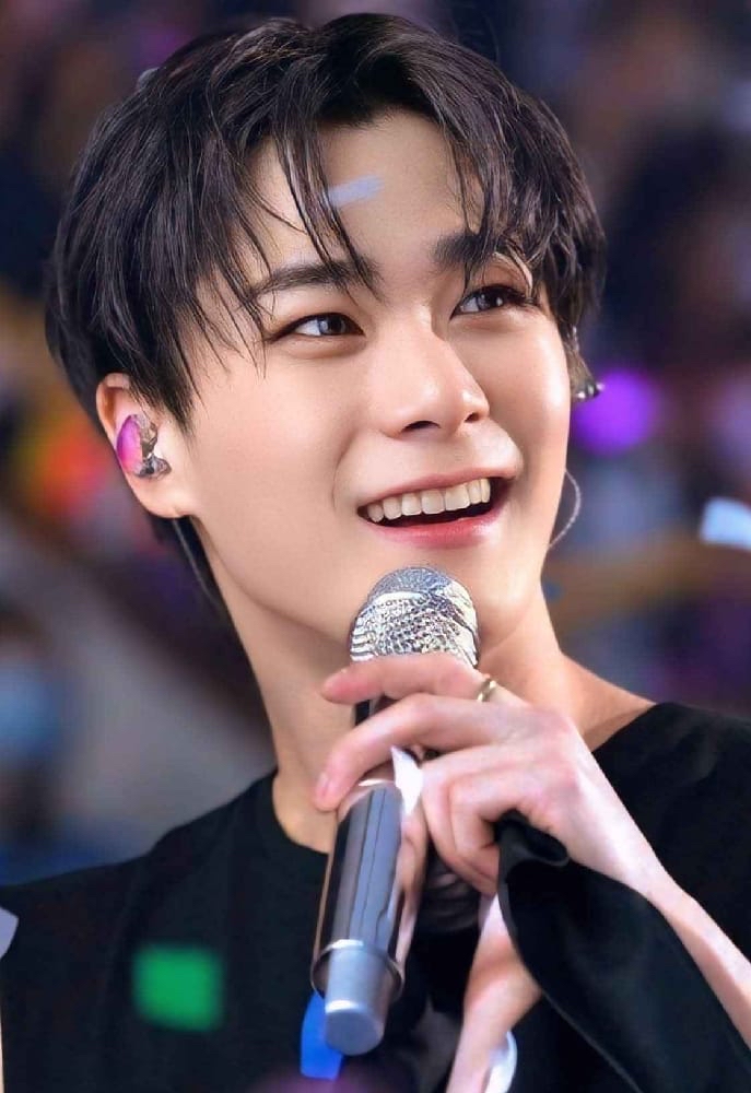 A moment captured by Moonbin (ASTRO)'s fan