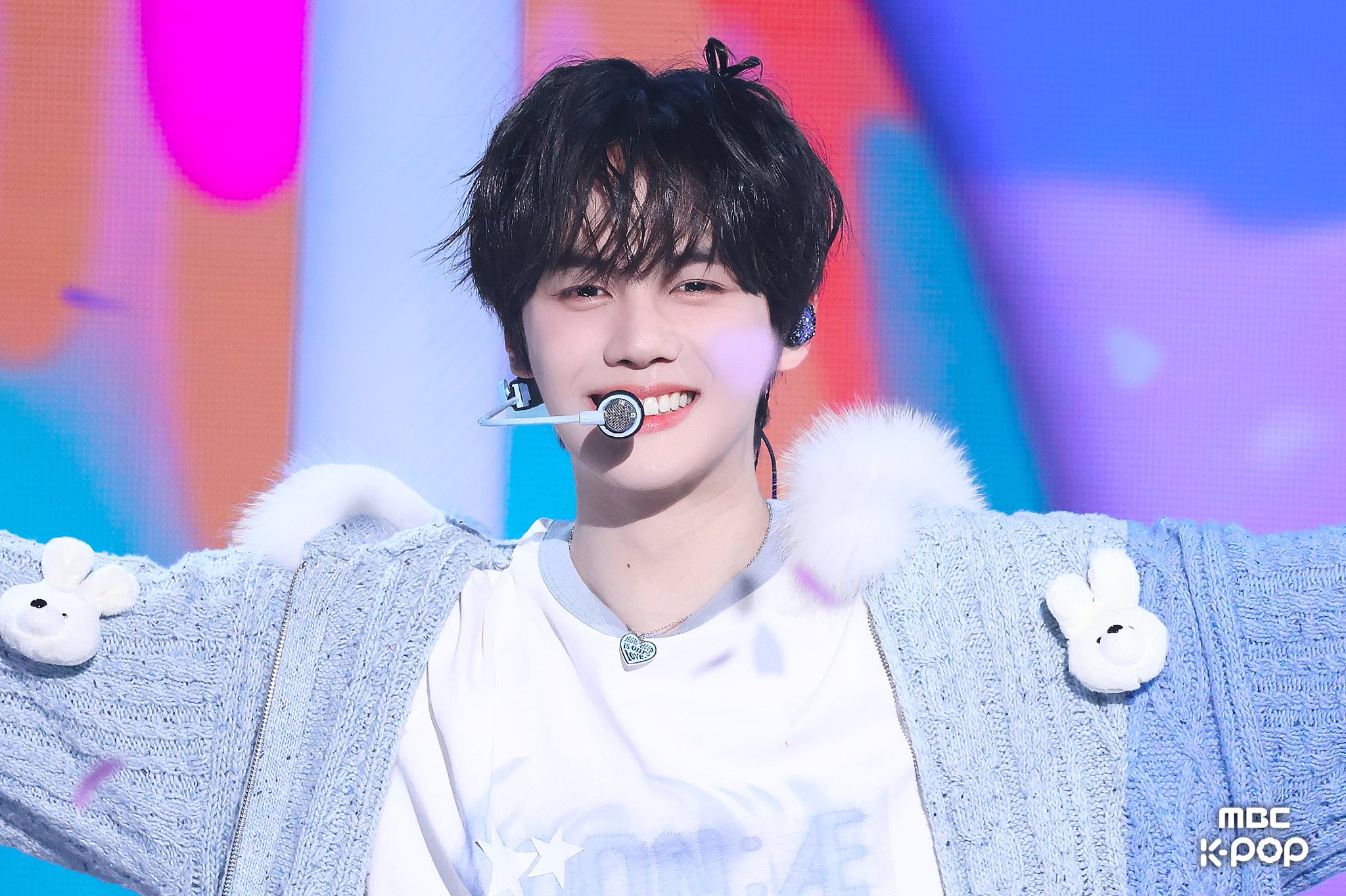 A moment captured by Kim Gyuvin's fan