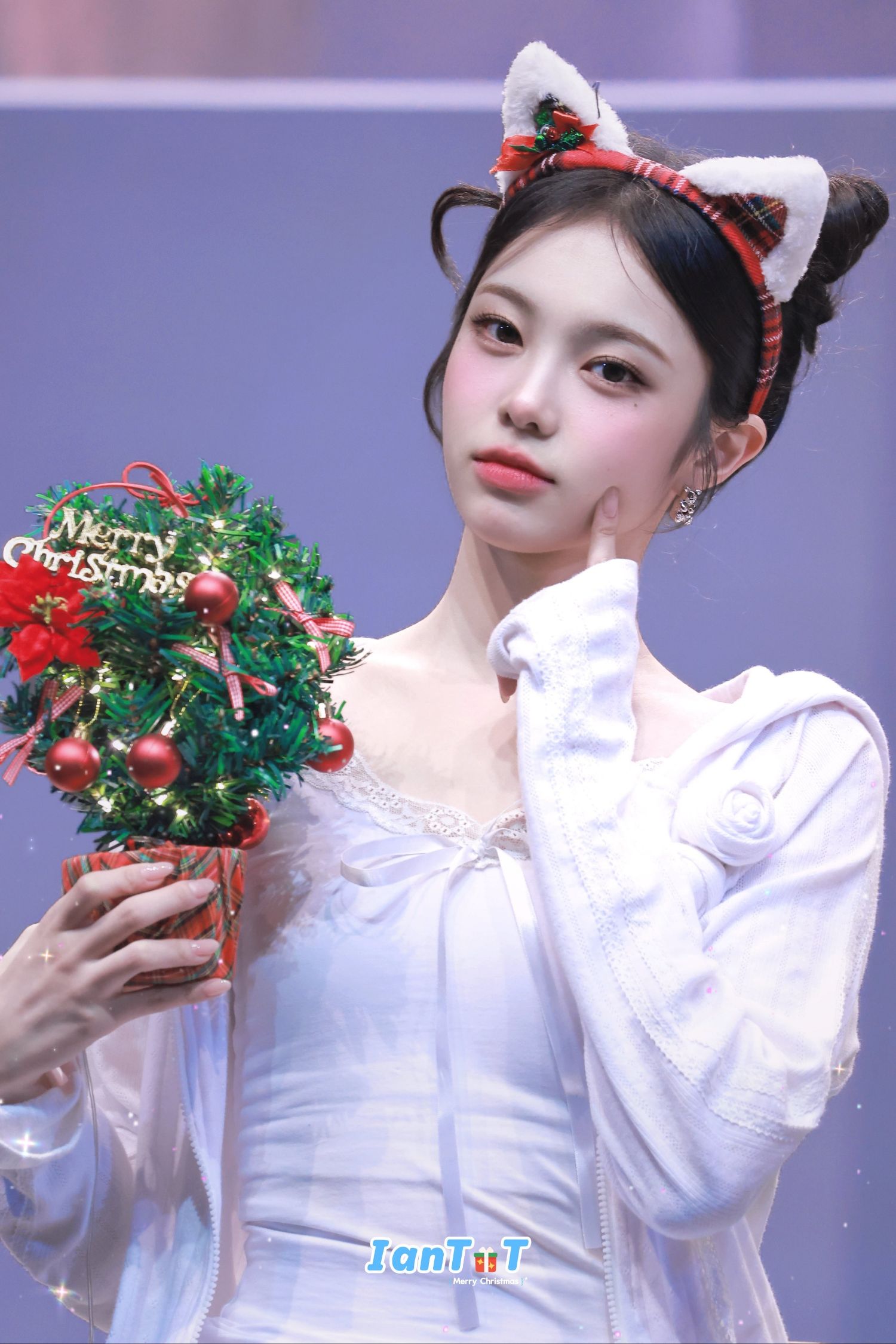 A moment captured by Ian (Hearts2Hearts)'s fan