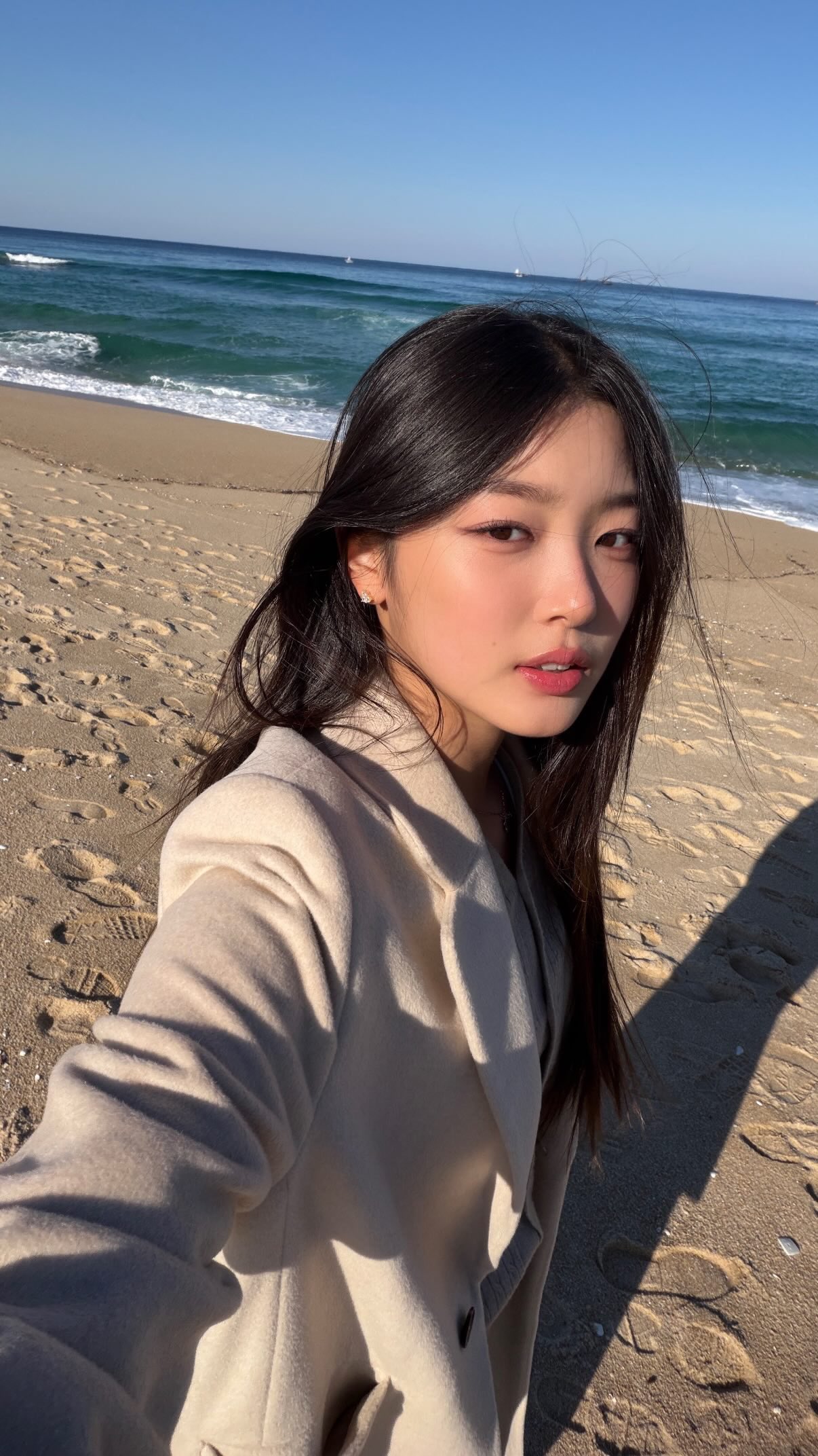 A heartfelt wallpaper shared by Yoonchae (KATSEYE)'s fans