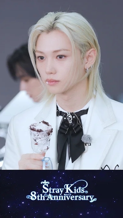 A heartfelt wallpaper shared by Felix (Stray Kids)'s fans