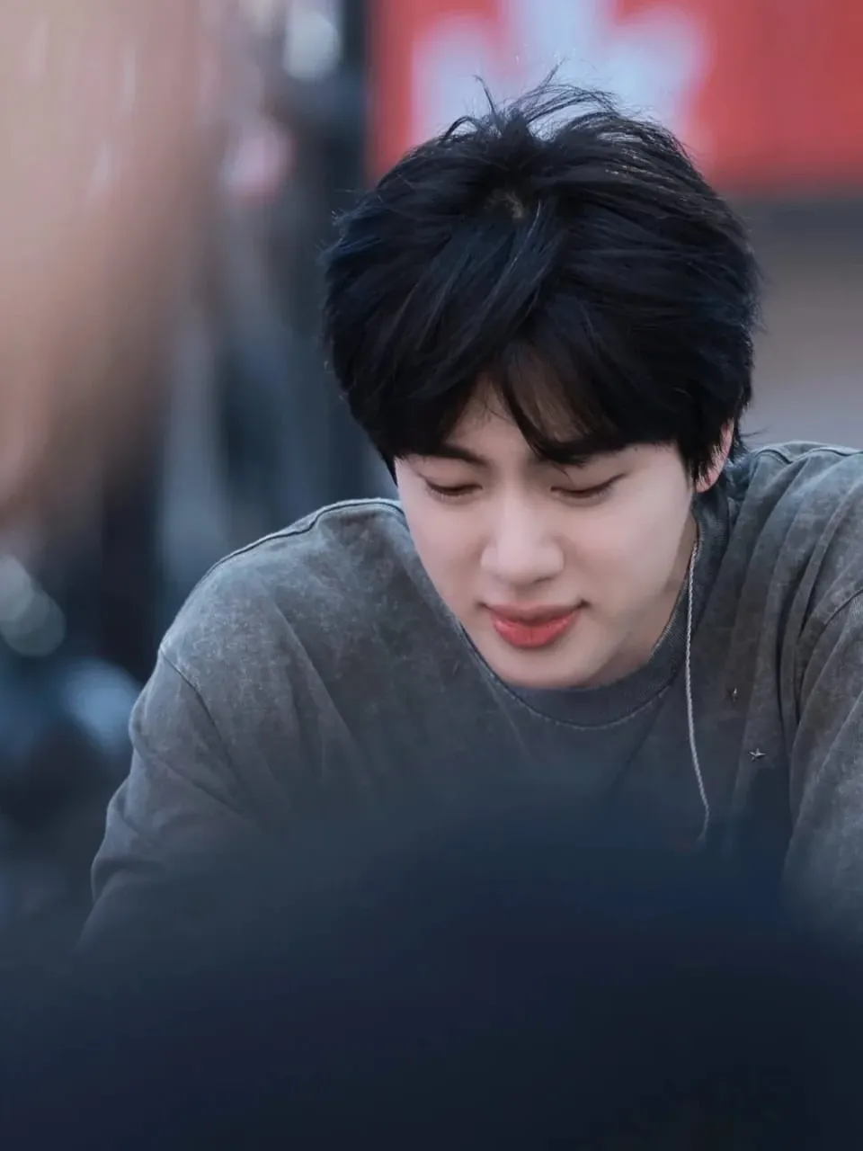 Momen yang diabadikan oleh penggemar Jin (BTS)