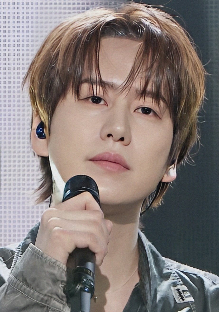 Latest photo of Kyuhyun (Super Junior)