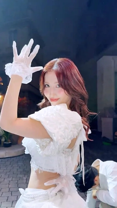 모모 (TWICE)의 최신 사진