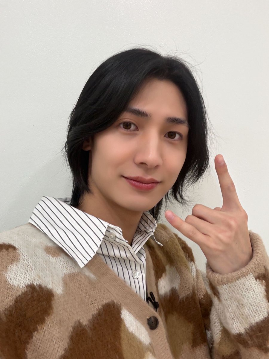 A moment captured by Xdinary Heroes's fan