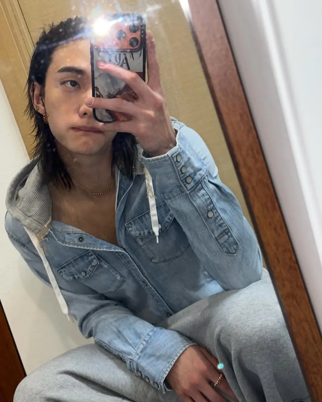 Foto aktivitas terbaru Hyunjin (Stray Kids)