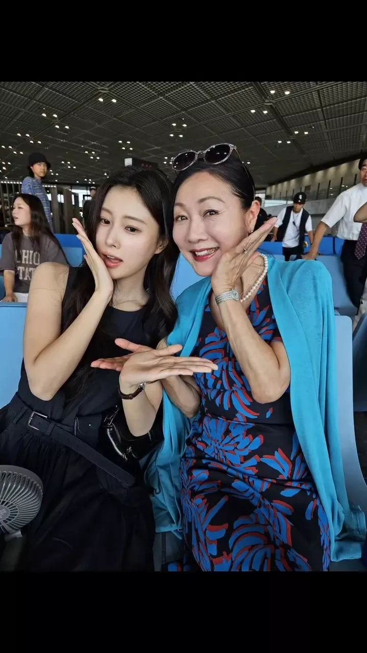 A heartfelt wallpaper shared by カン・ヘウォン's fans