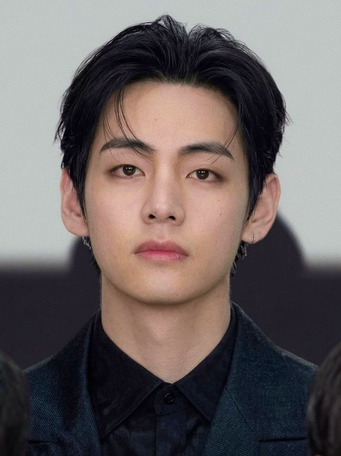 Behind-the-scenes cut of V (BTS)