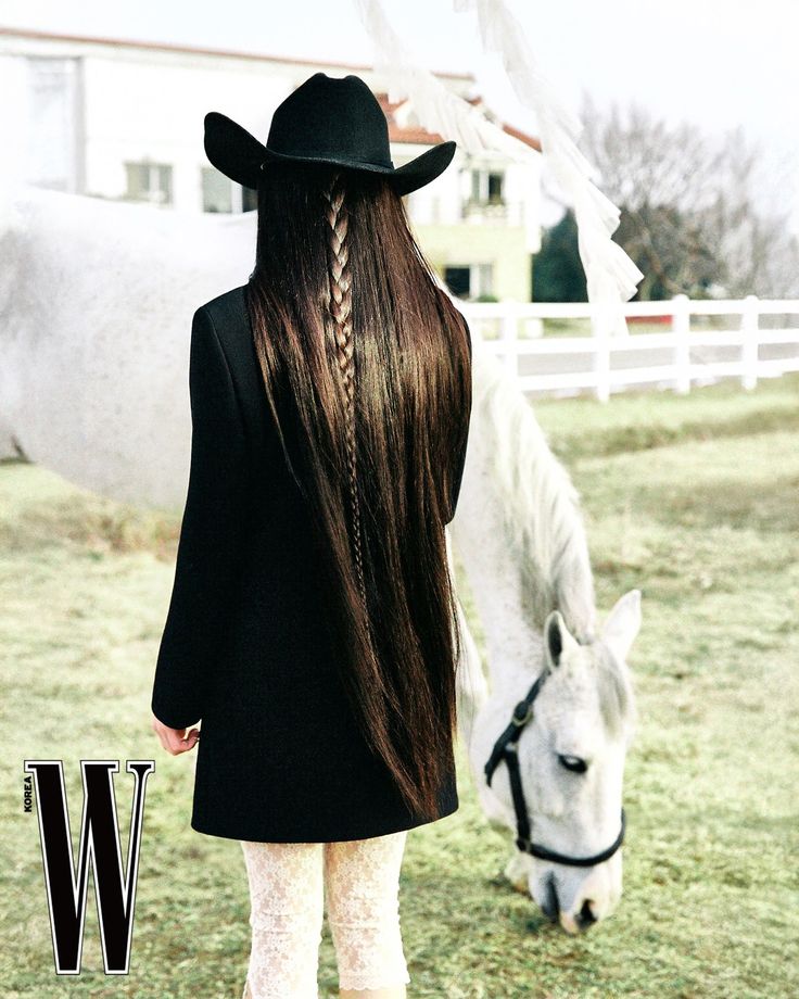 Recent activity shot of Wonhee (ILLIT)