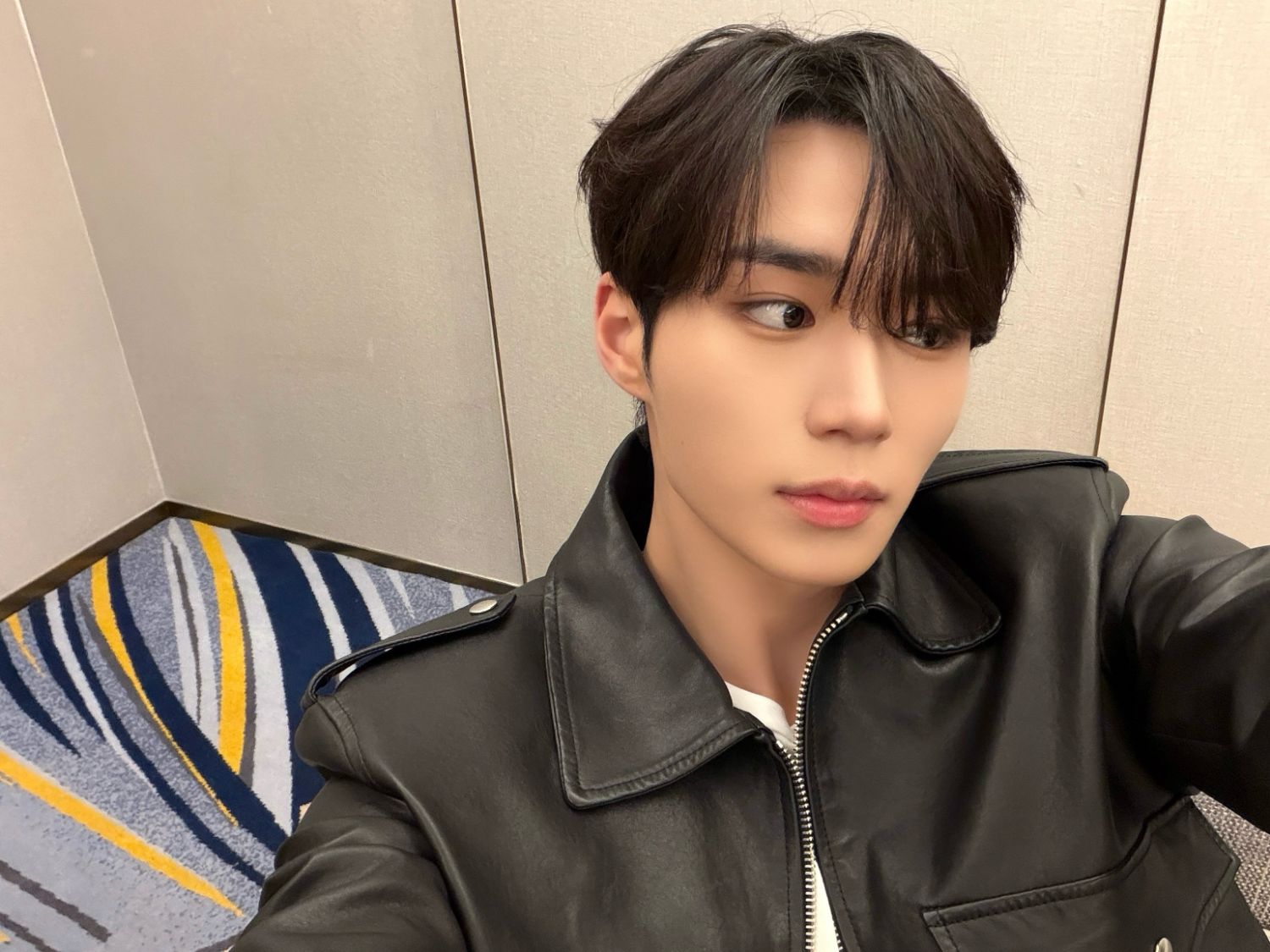 Behind-the-scenes cut of Kim Junseo (ALPHA DRIVE ONE)