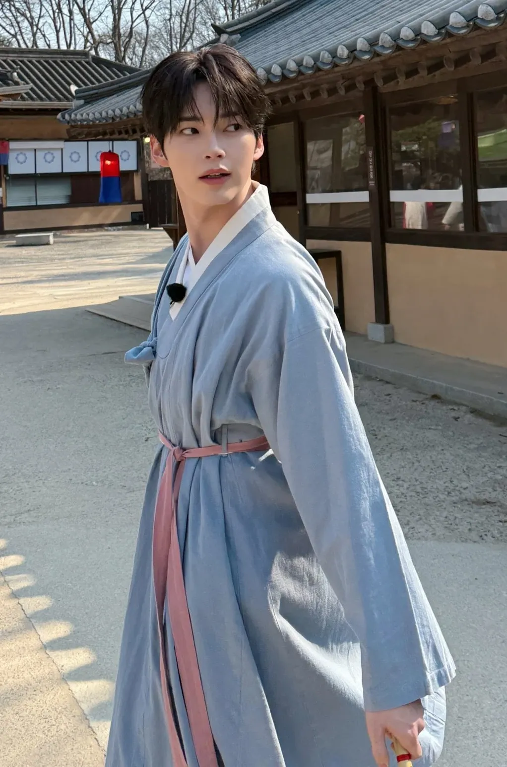 Foto terbaru Sung Hanbin (ZEROBASEONE)