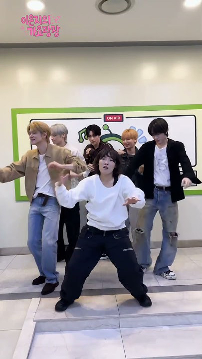 Foto aktivitas terbaru Yeonjun (TOMORROW X TOGETHER)