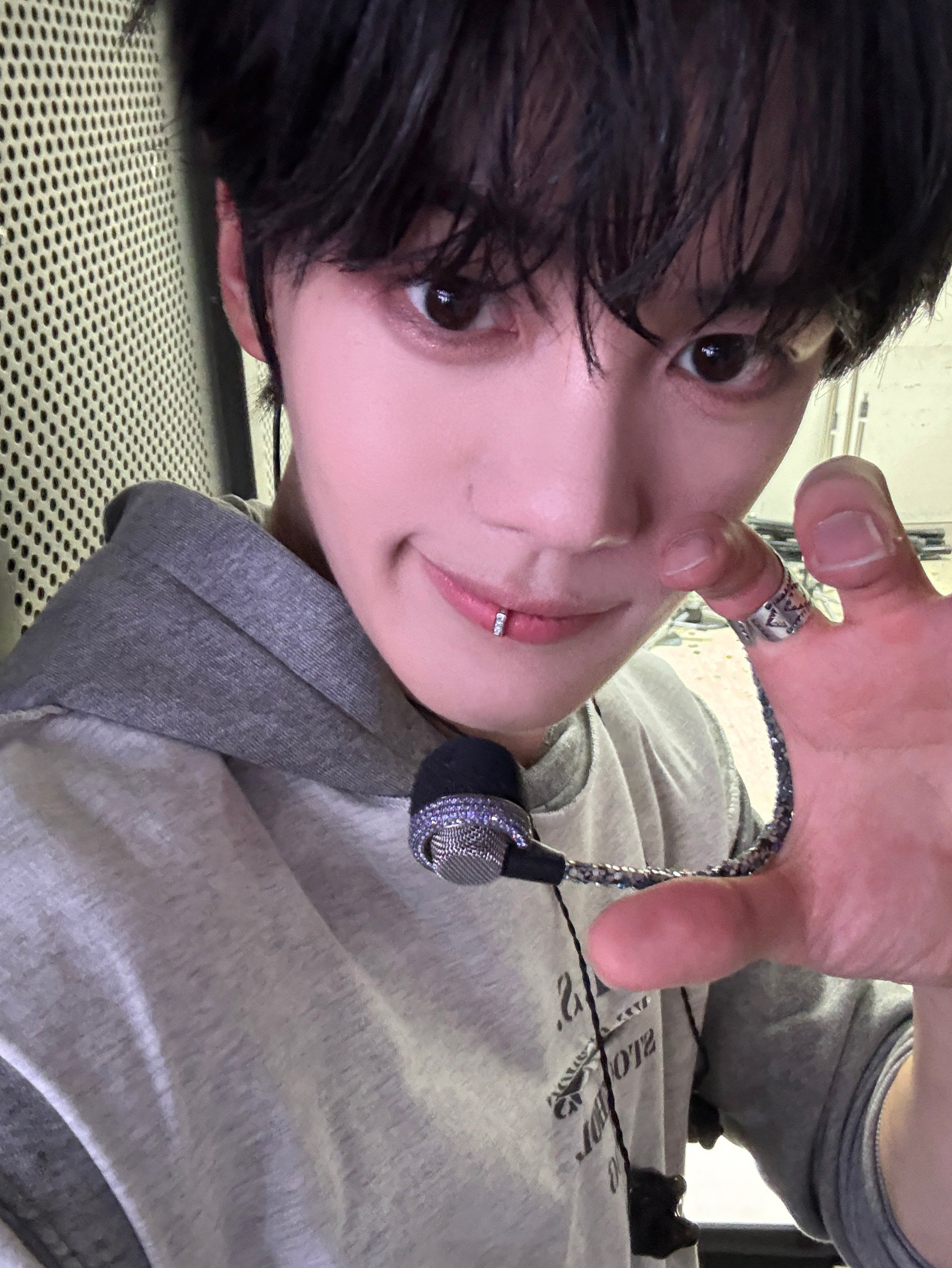 Behind-the-scenes cut of Kim Gyuvin (ZEROBASEONE)