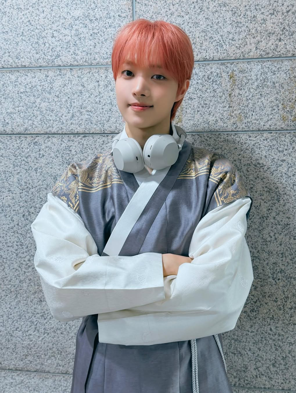 Behind-the-scenes cut of EJ (&TEAM)