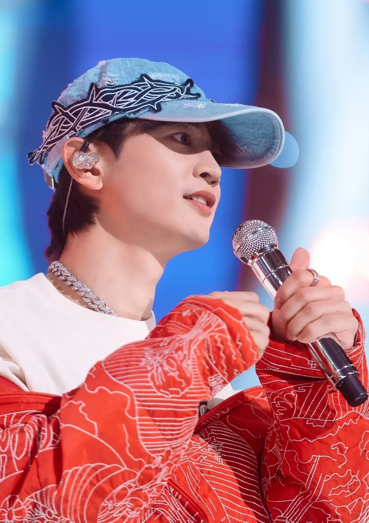 Latest photo of Minho (SHINee)