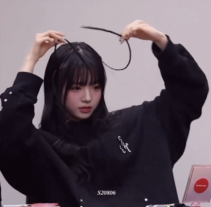 Behind-the-scenes cut of tripleS