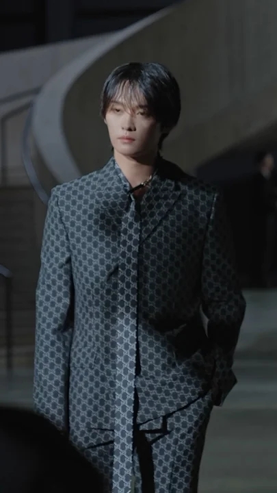 The most beloved wallpaper among Lee Know (Stray Kids)'s fans