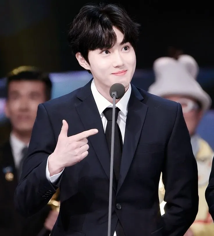 수호 (EXO)의 비하인드 컷