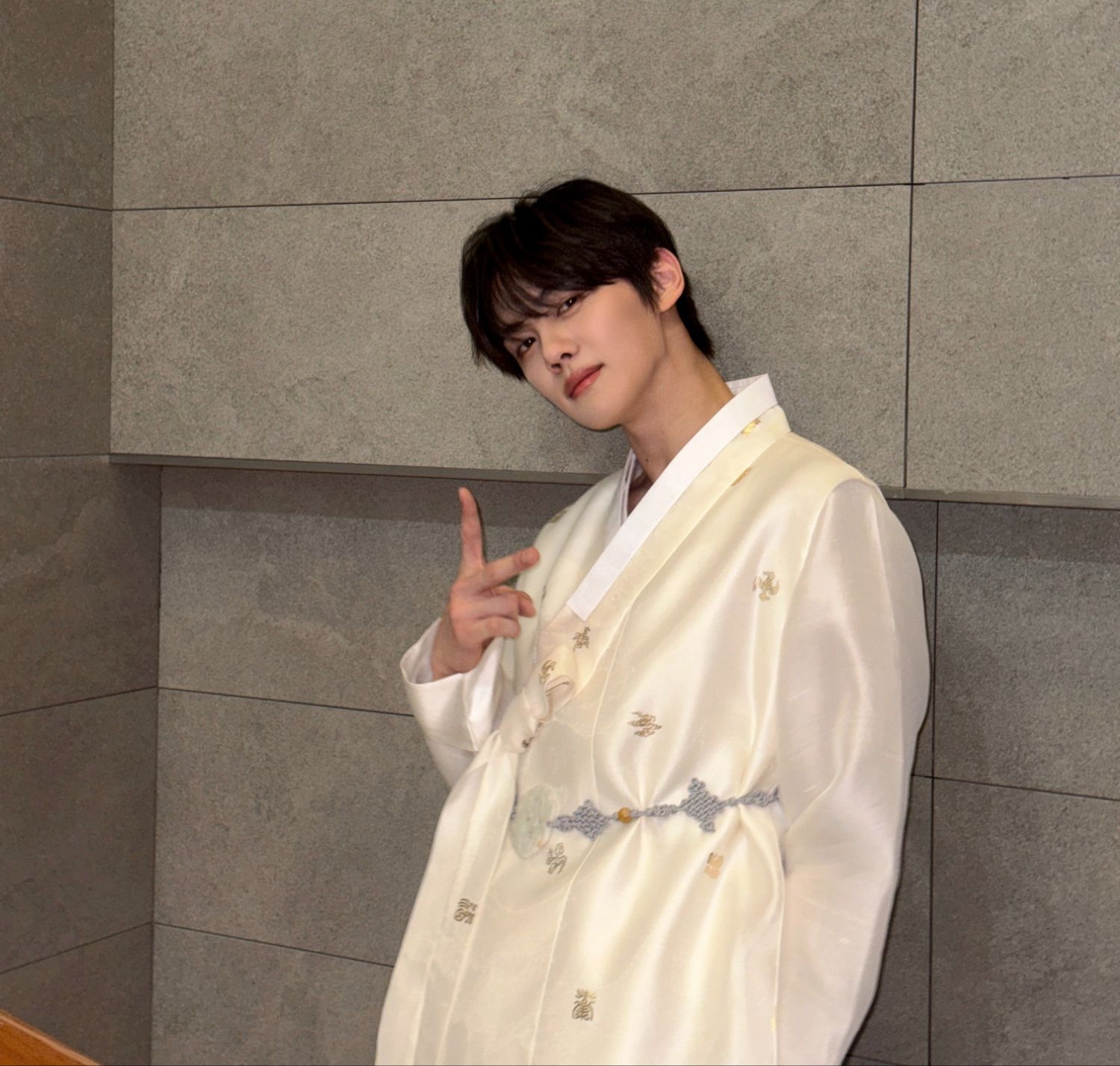 Latest photo of Kim Gyuvin (ZEROBASEONE)