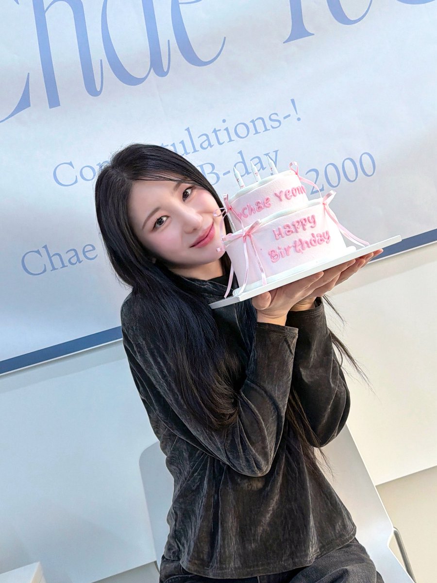 A moment captured by Lee Chaeyeon's fan