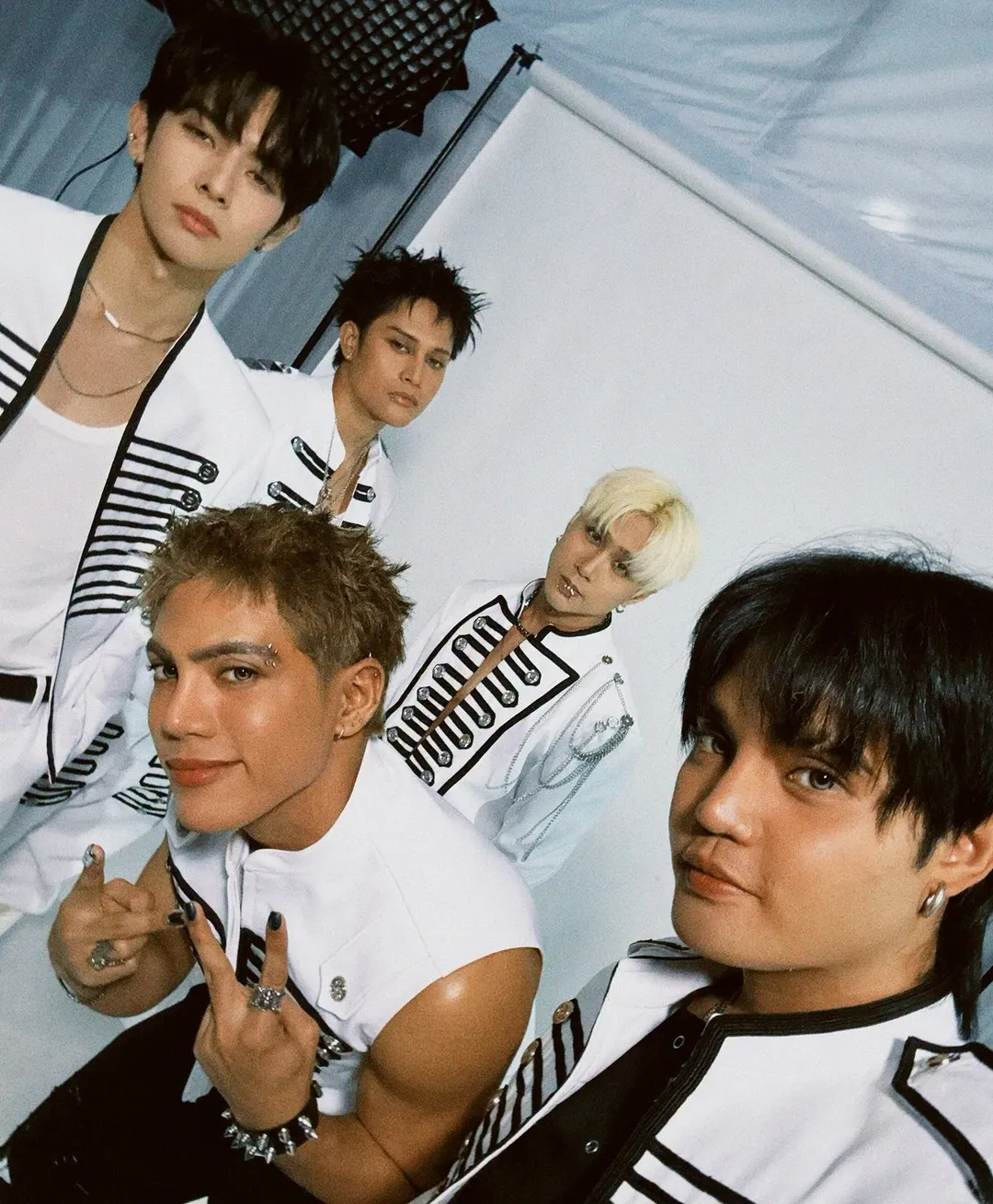 Behind-the-scenes cut of SB19