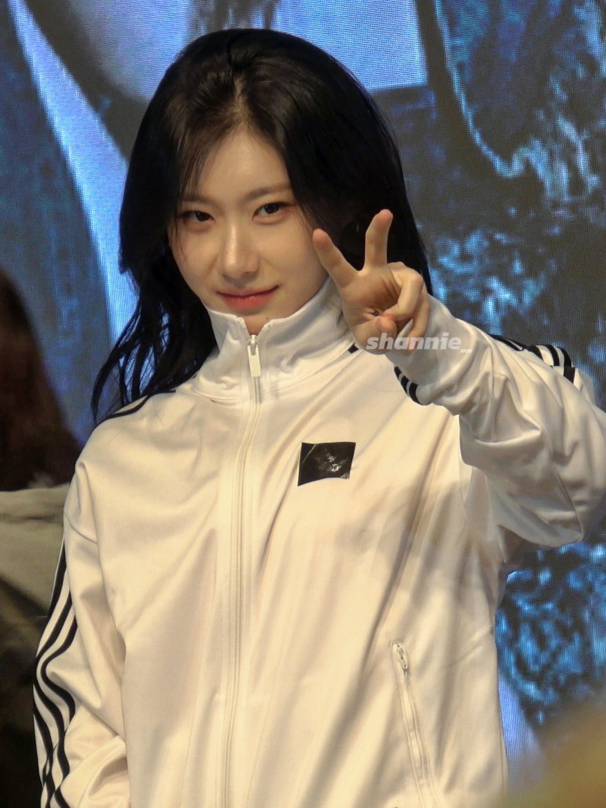 チェリョン (ITZY)の舞台裏ショット