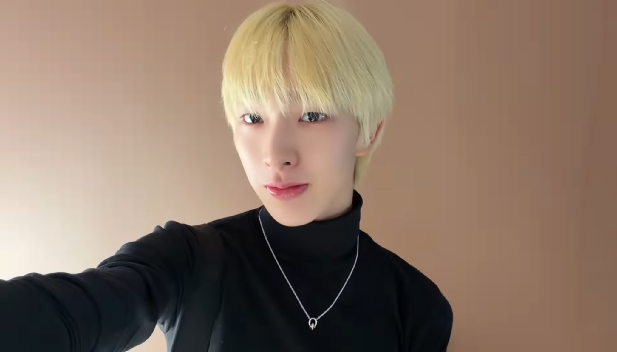 Foto terbaru Tomoya (NEXZ)