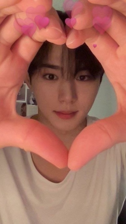 Today's most popular wallpaper in the Kim Junseo (ALPHA DRIVE ONE) community