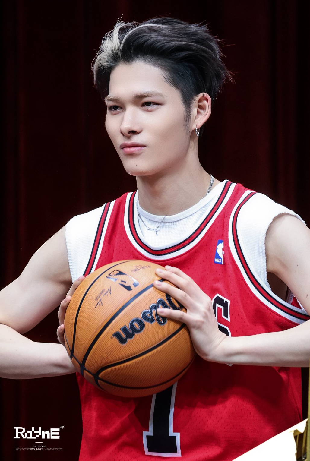 Foto terbaru NI-KI (ENHYPEN)