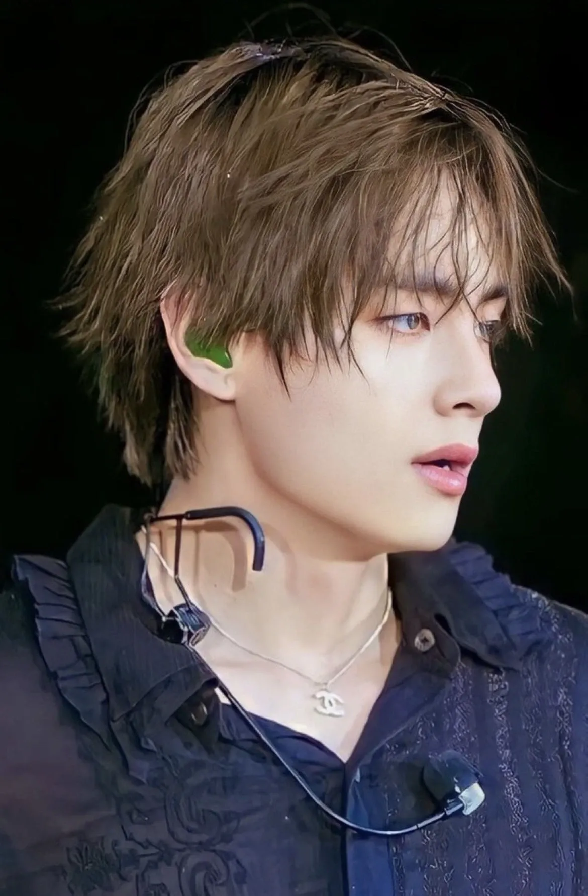 뷔 (방탄소년단)의 최신 사진