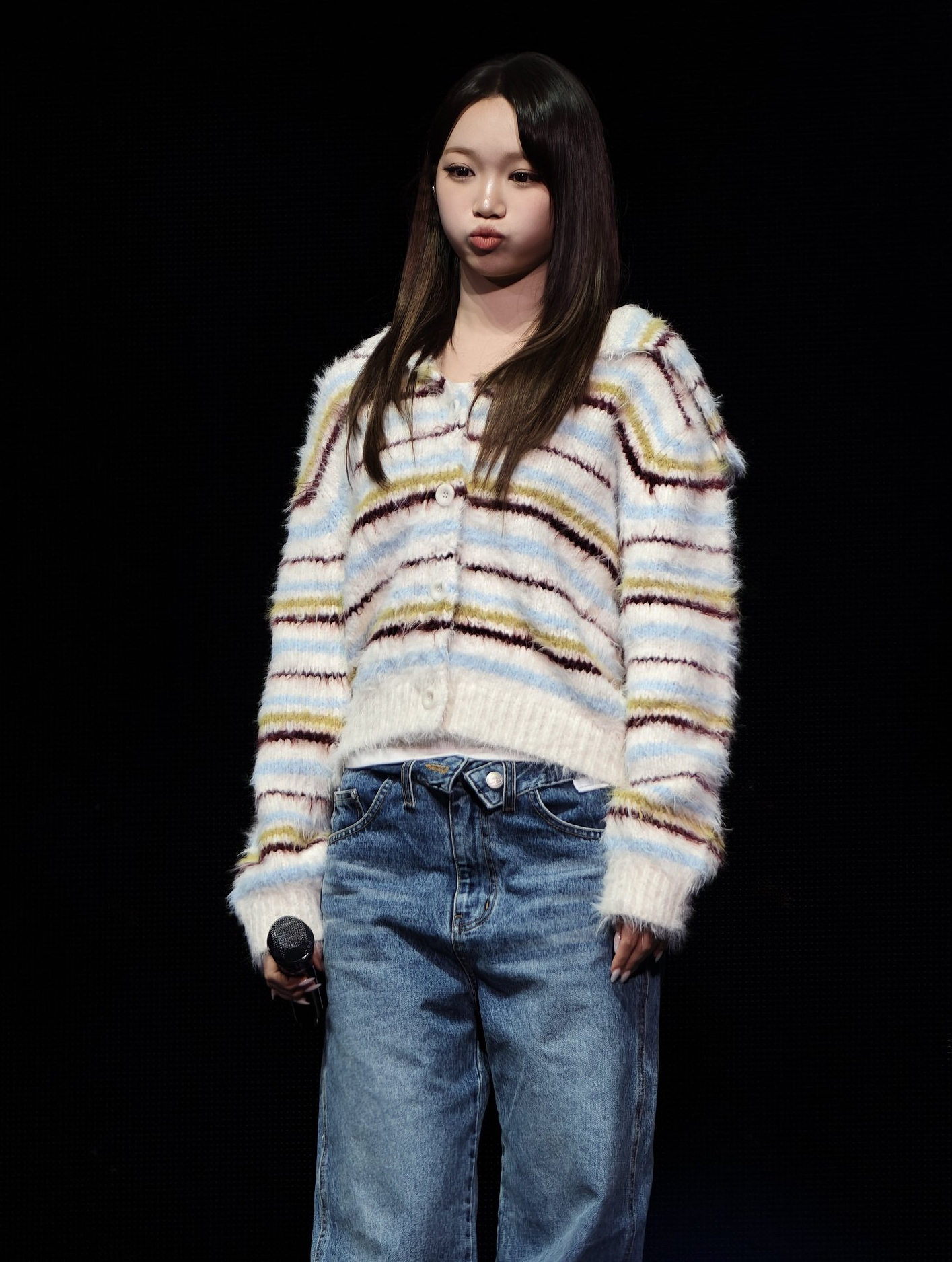 Foto terbaru Kim Chaewon (LE SSERAFIM)