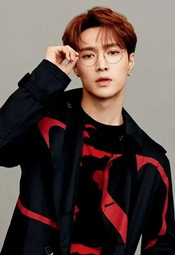 Latest photo of Lay (EXO)