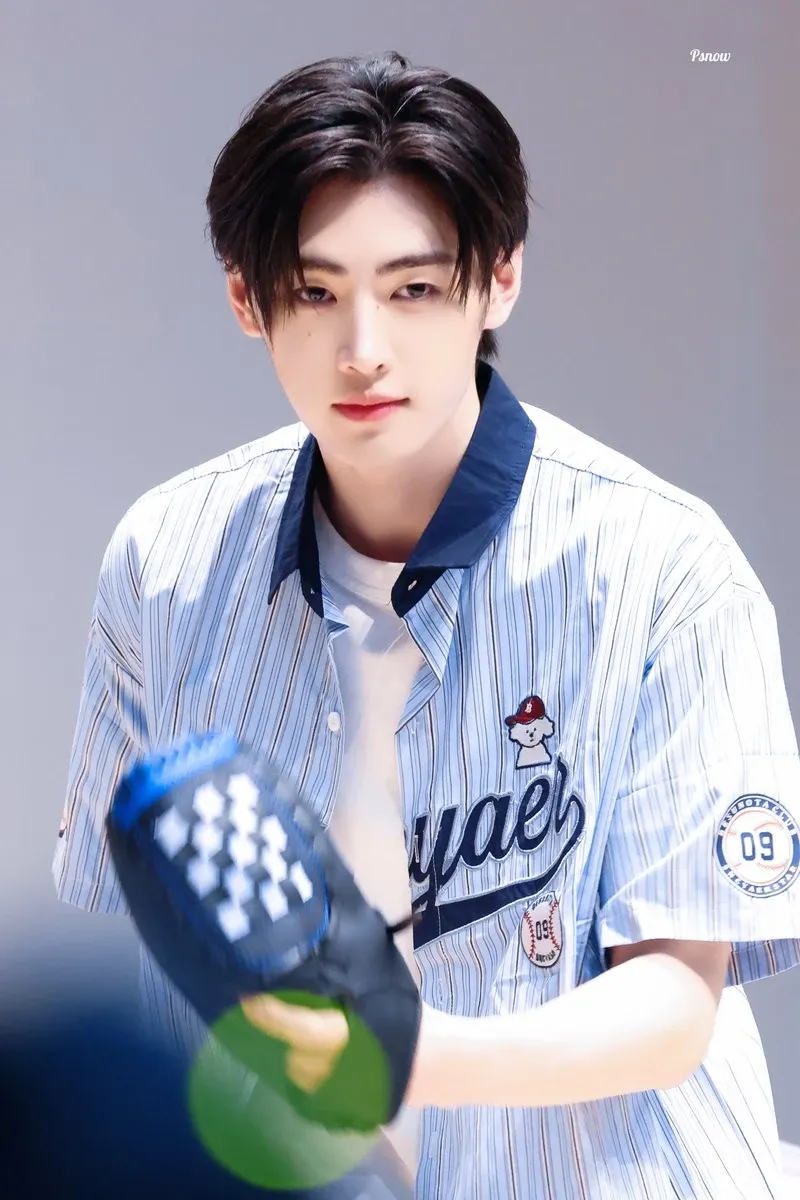 Foto aktivitas terbaru Sunghoon (ENHYPEN)